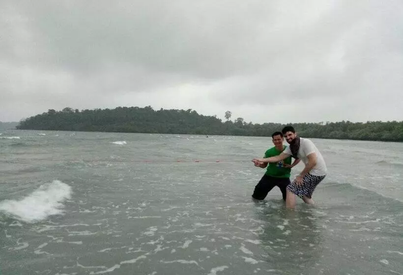 Koh Rong Love Resort   Hostel