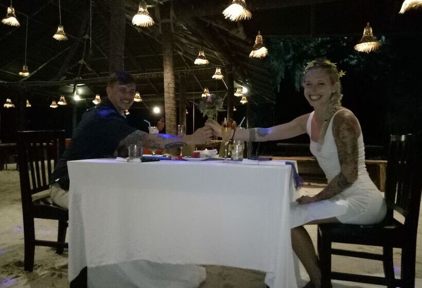 Koh Rong Love Resort   Hostel