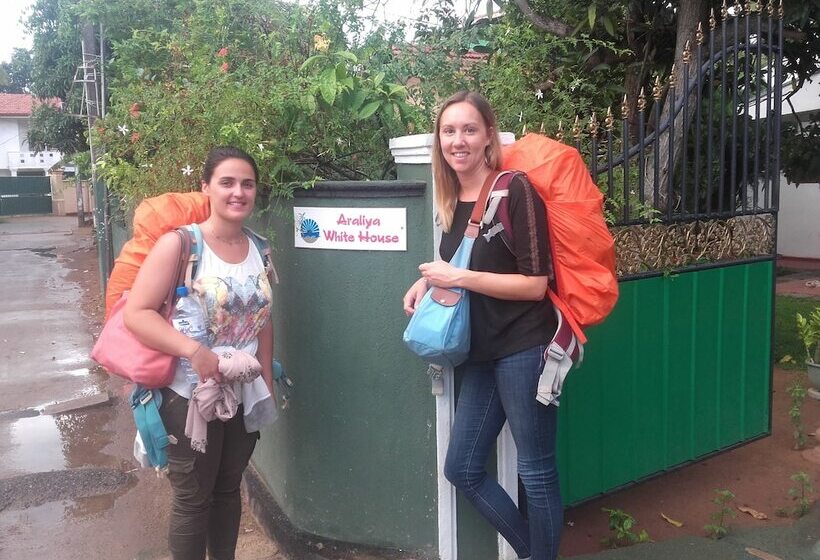 Bed and Breakfast Araliya White House