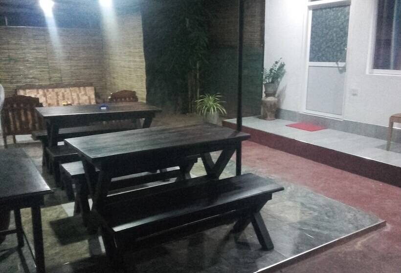 Bed and Breakfast Araliya White House