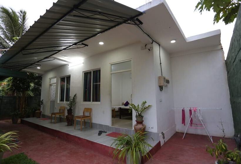 Bed and Breakfast Araliya White House