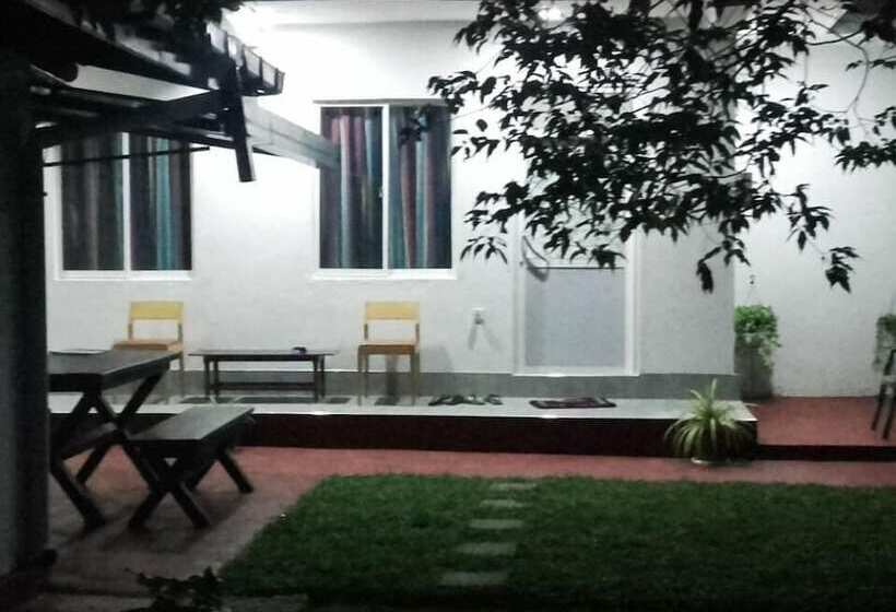 Bed and Breakfast Araliya White House