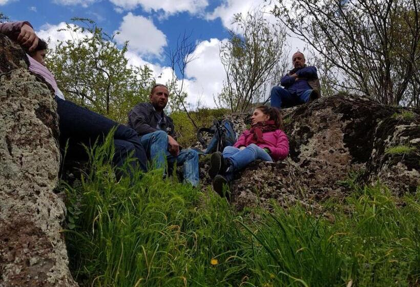 تختخواب و صبحانه Master S House Dayan