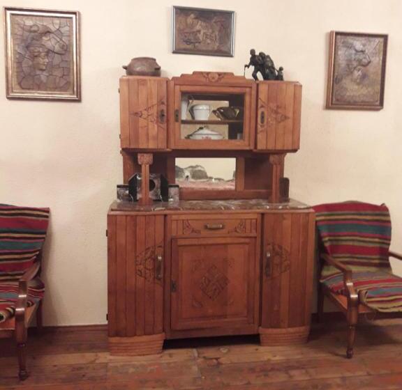 تختخواب و صبحانه Master S House Dayan