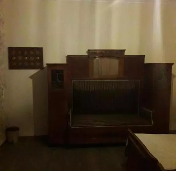 تختخواب و صبحانه Master S House Dayan