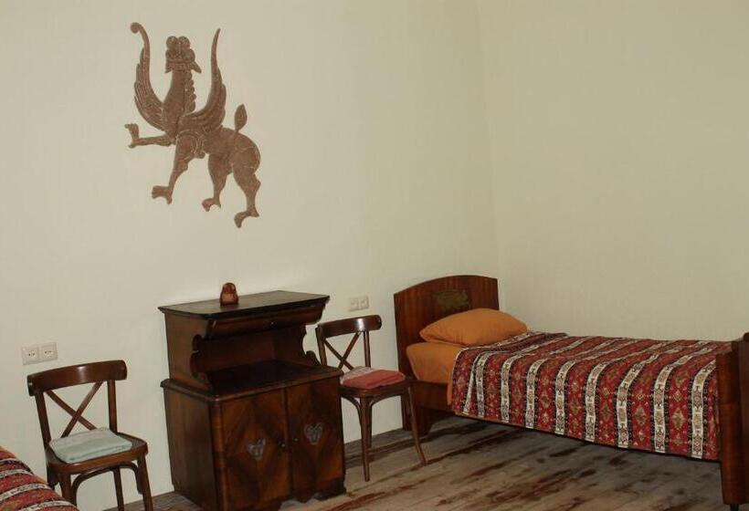 تختخواب و صبحانه Master S House Dayan