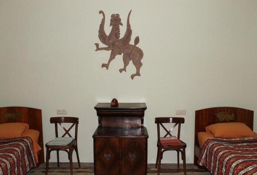 تختخواب و صبحانه Master S House Dayan