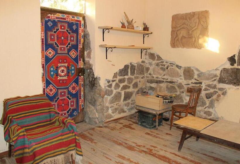 تختخواب و صبحانه Master S House Dayan