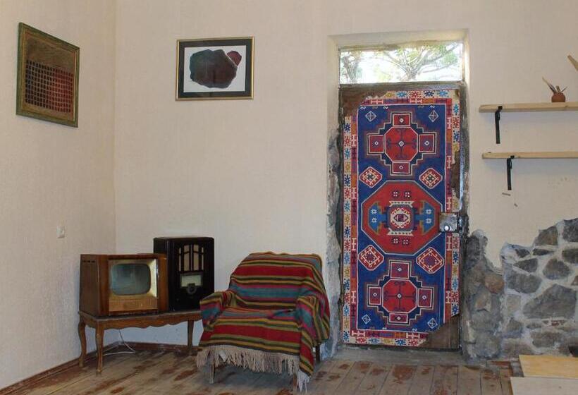 تختخواب و صبحانه Master S House Dayan