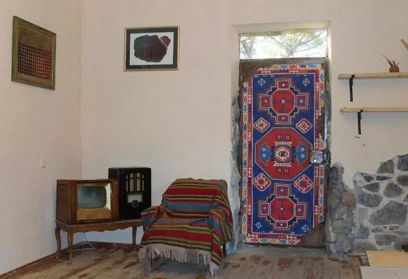 تختخواب و صبحانه Master S House Dayan