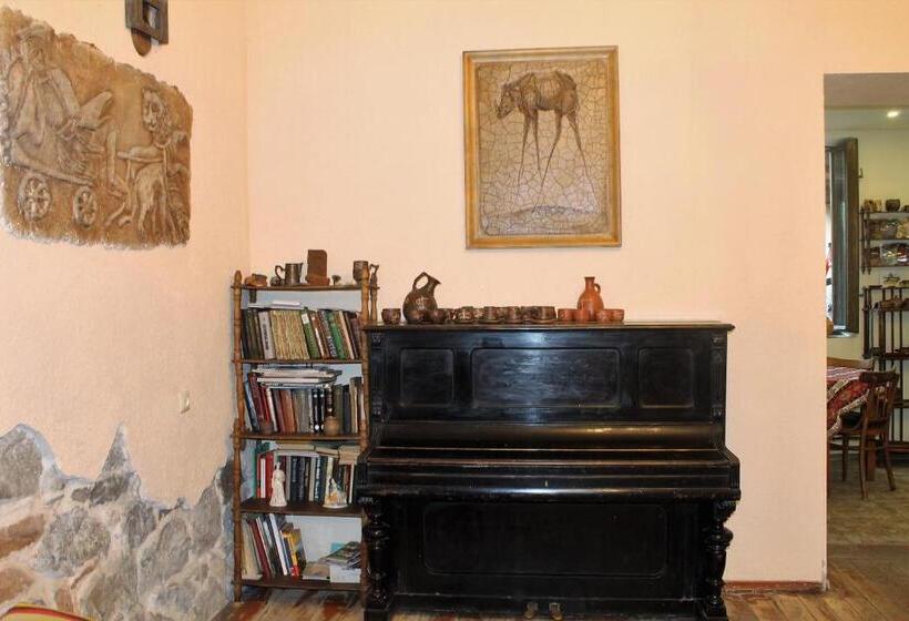 تختخواب و صبحانه Master S House Dayan