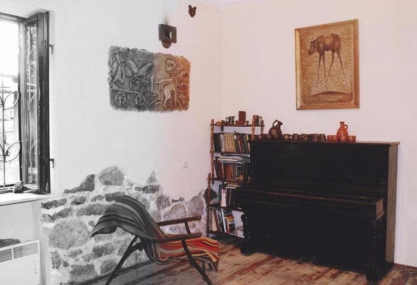 تختخواب و صبحانه Master S House Dayan