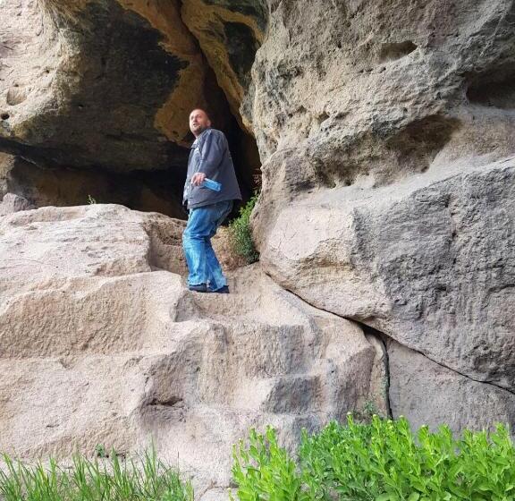 تختخواب و صبحانه Master S House Dayan