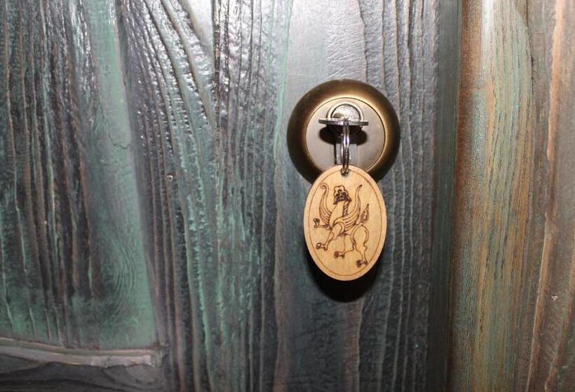 تختخواب و صبحانه Master S House Dayan