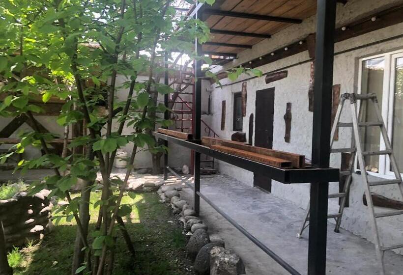 تختخواب و صبحانه Master S House Dayan