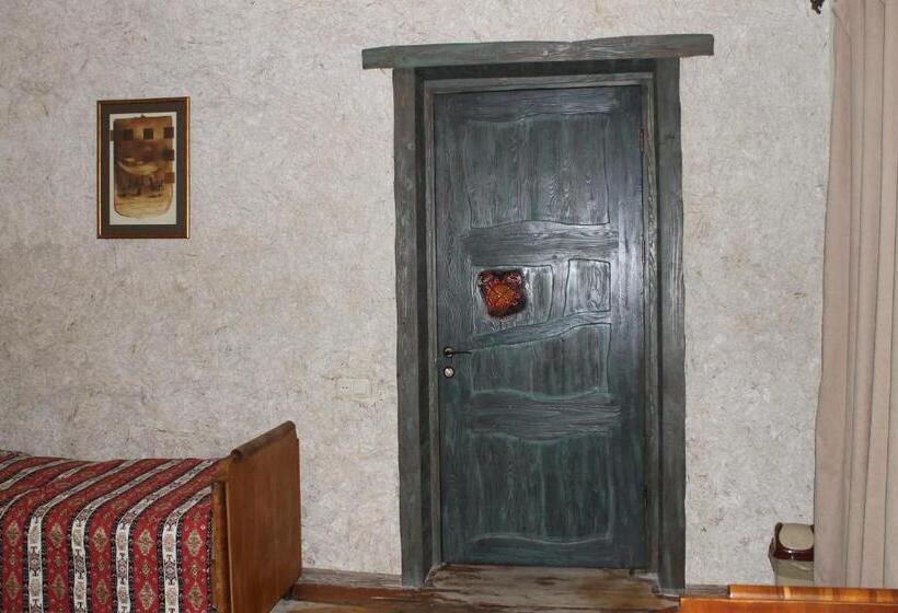 تختخواب و صبحانه Master S House Dayan