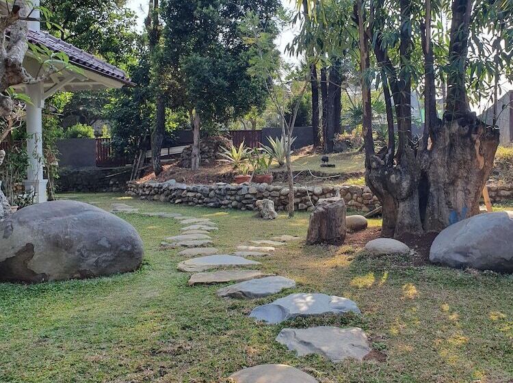 تختخواب و صبحانه La Rengganis