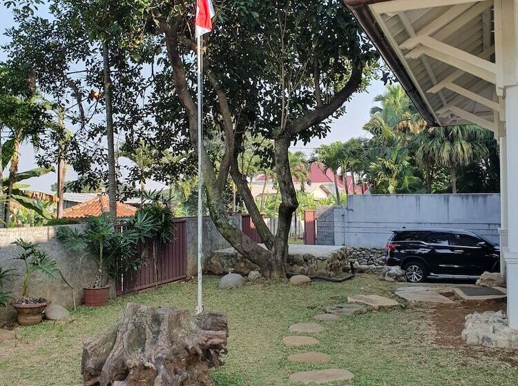 تختخواب و صبحانه La Rengganis