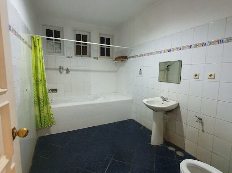 تختخواب و صبحانه La Rengganis