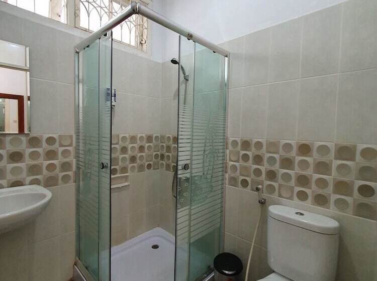 تختخواب و صبحانه La Rengganis