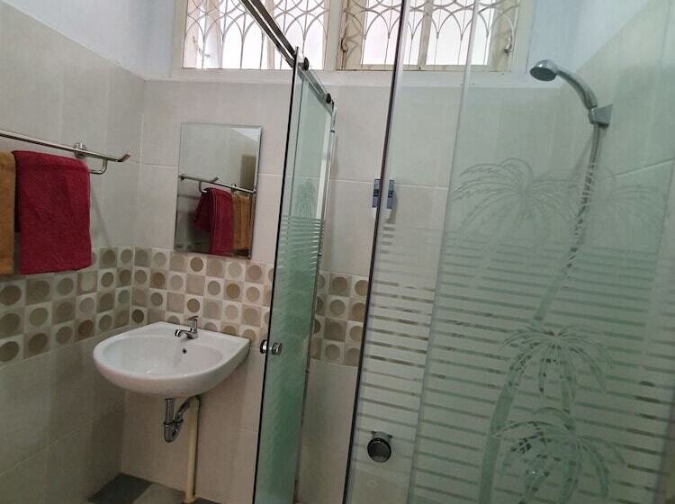 تختخواب و صبحانه La Rengganis