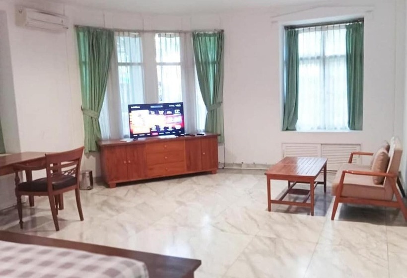 تختخواب و صبحانه La Rengganis