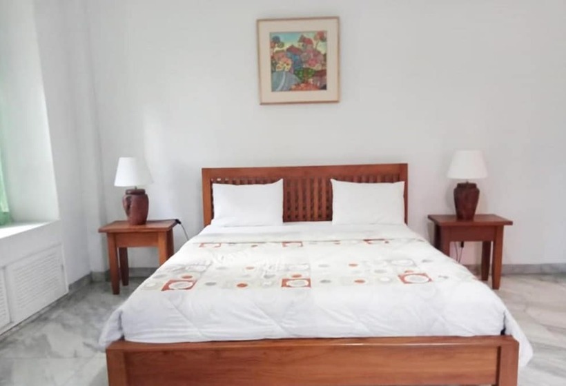 تختخواب و صبحانه La Rengganis