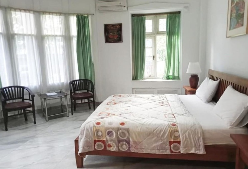 تختخواب و صبحانه La Rengganis