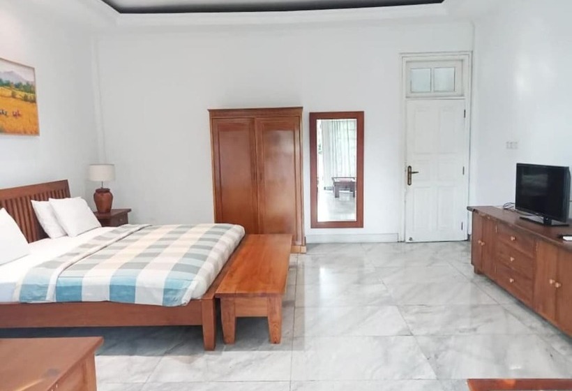 تختخواب و صبحانه La Rengganis