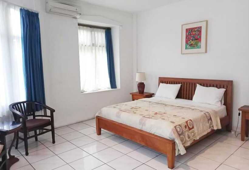 تختخواب و صبحانه La Rengganis