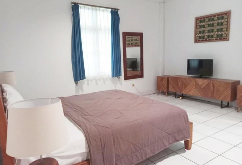 تختخواب و صبحانه La Rengganis