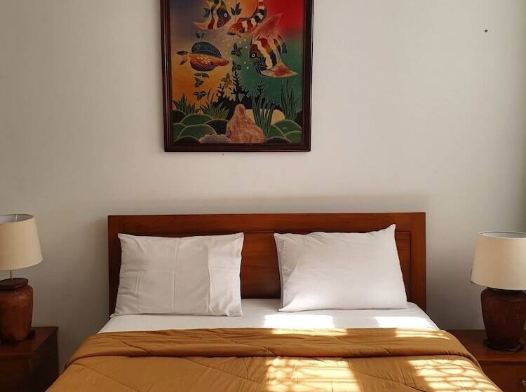 تختخواب و صبحانه La Rengganis