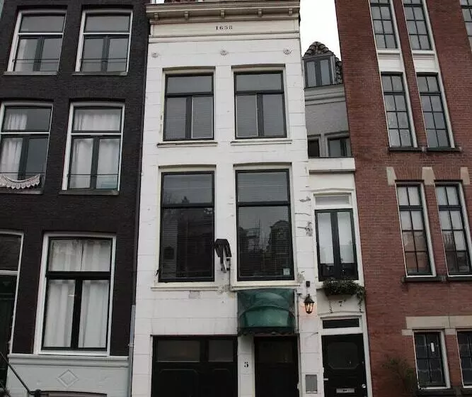 هتل Canal View Suite
