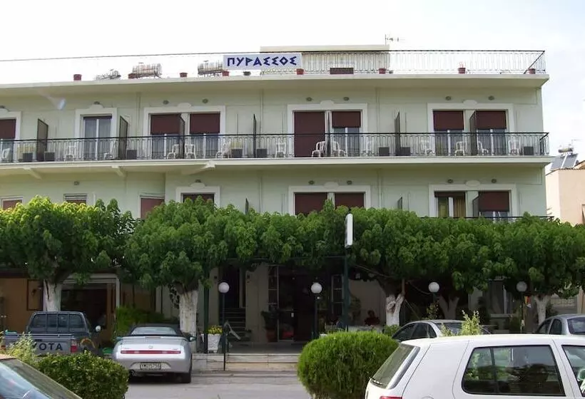 Hotelli Pyrassos