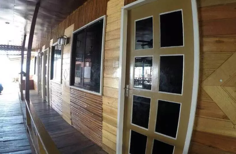 هتل Seahorse Sipadan Scuba
