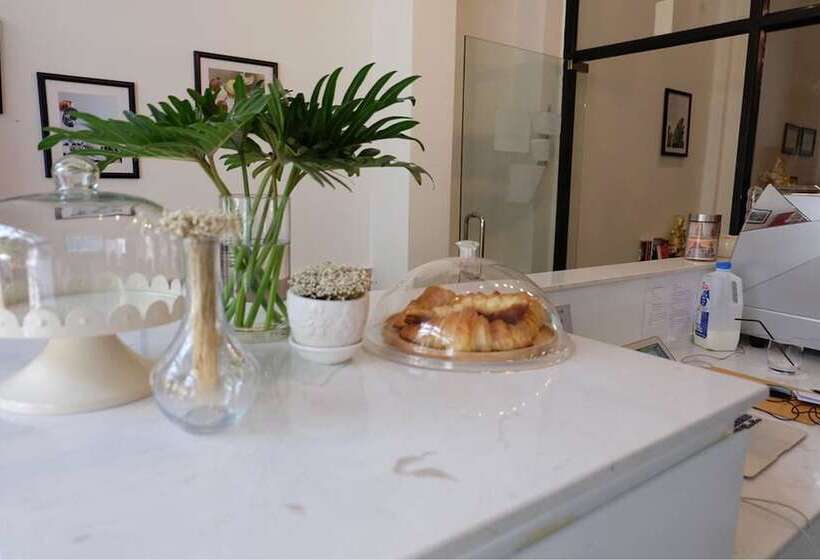 Lebou Boutique Hostel