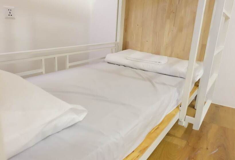 Lebou Boutique Hostel