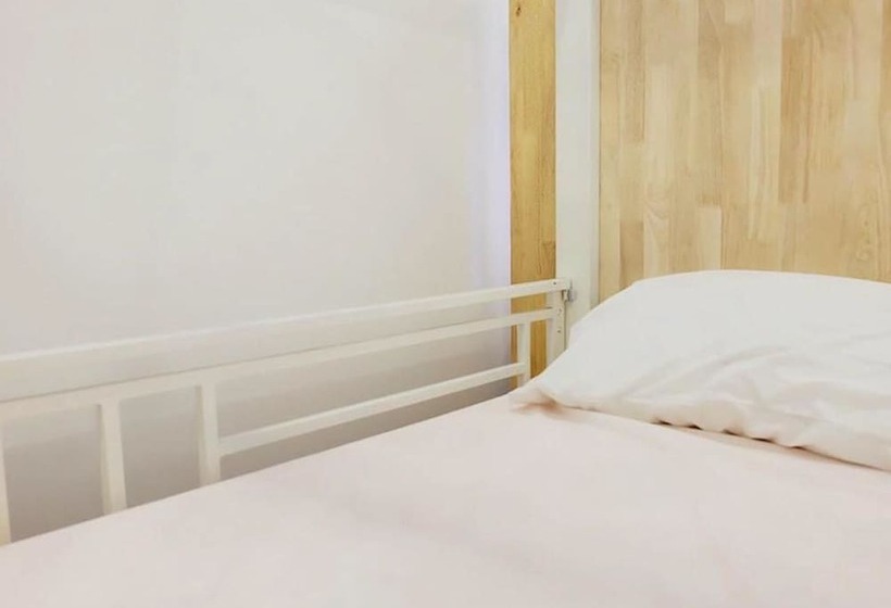 Lebou Boutique Hostel