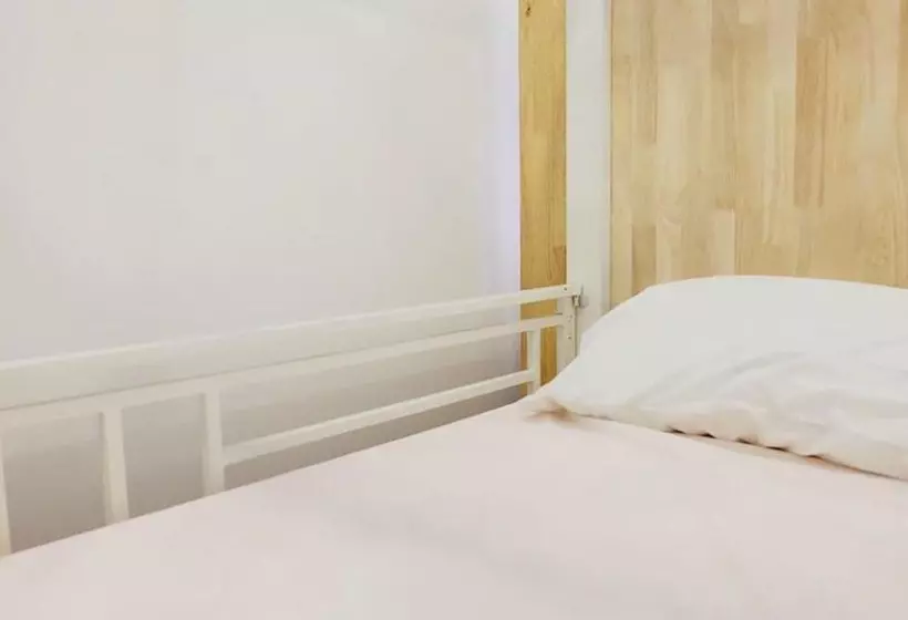 Lebou Boutique Hostel