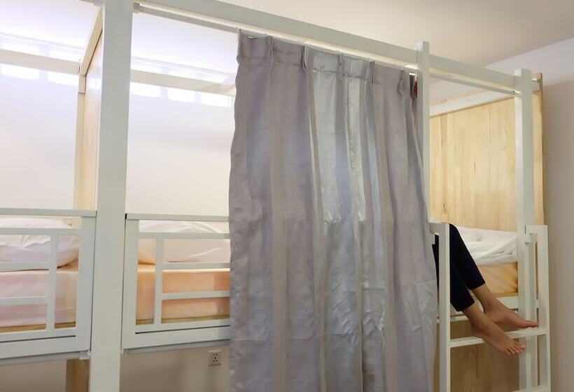 Lebou Boutique Hostel