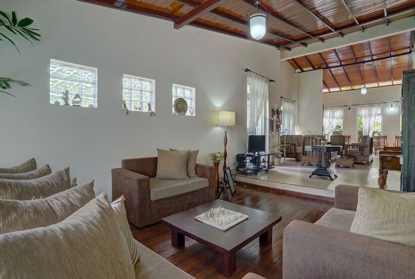 פנסיון Hanthana Holiday Rooms