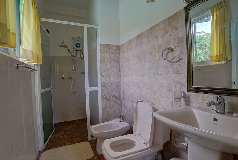 פנסיון Hanthana Holiday Rooms