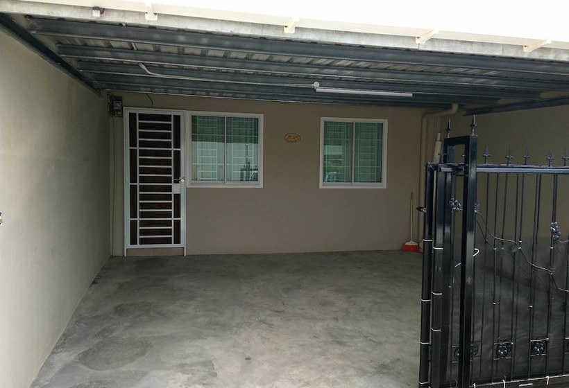 Sakura Bandar Semariang Guest House