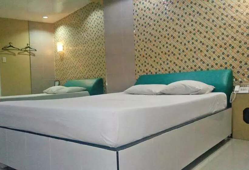 هتل Mahal Kita Drive Inn