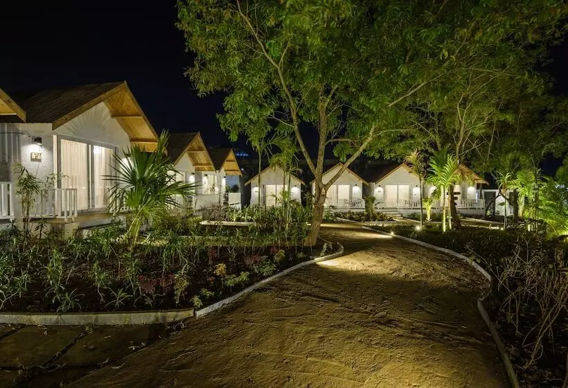 ホテル White Woods Resort, Morjim