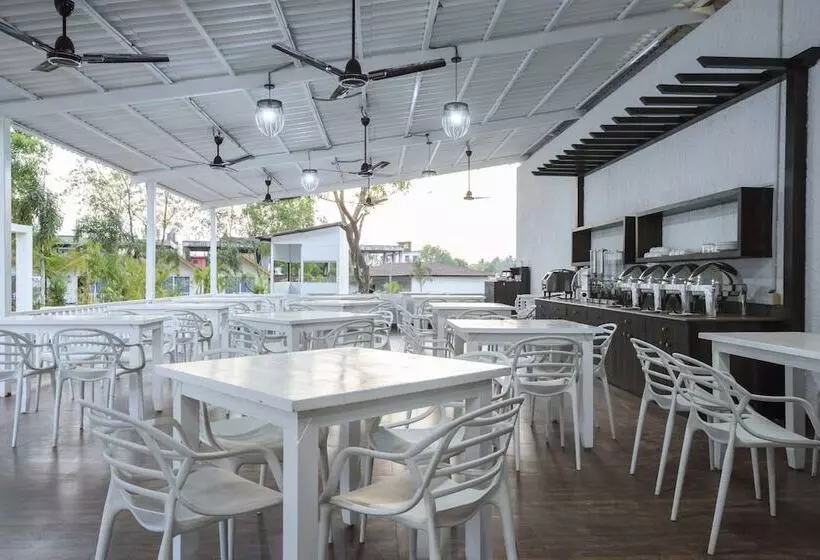 ホテル White Woods Resort, Morjim