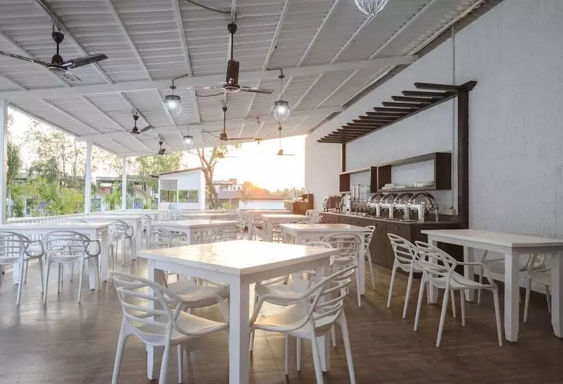 ホテル White Woods Resort, Morjim