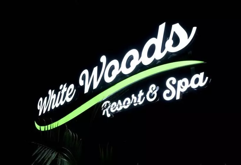 ホテル White Woods Resort, Morjim
