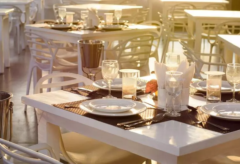 ホテル White Woods Resort, Morjim