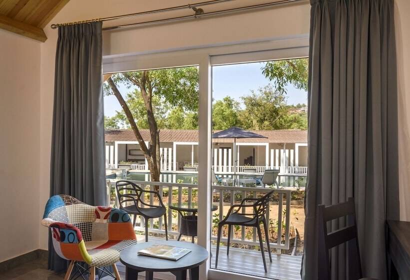 Hotel White Woods Resort, Morjim